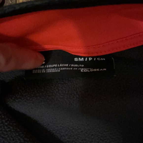 Men’s Small Under Armour pullover - Picture 3 of 3